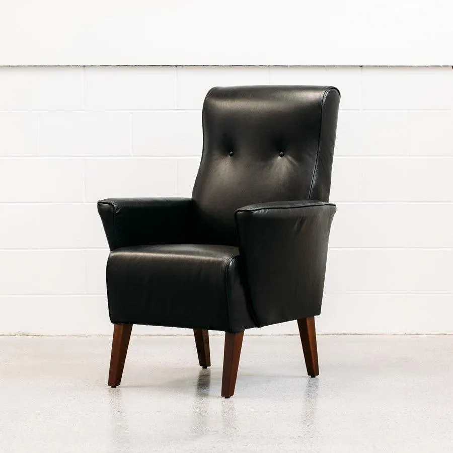 Lily leather armchair in settler black